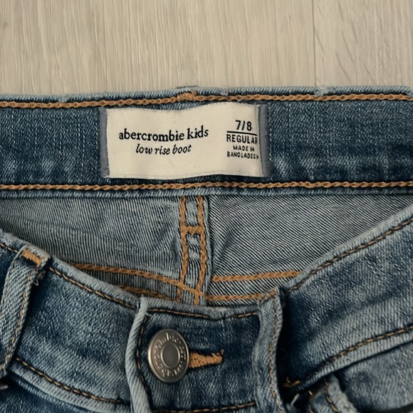 Abercrombie Kids EUC low-rise boot jeans size 7/8 regular - Picture 2 of 5